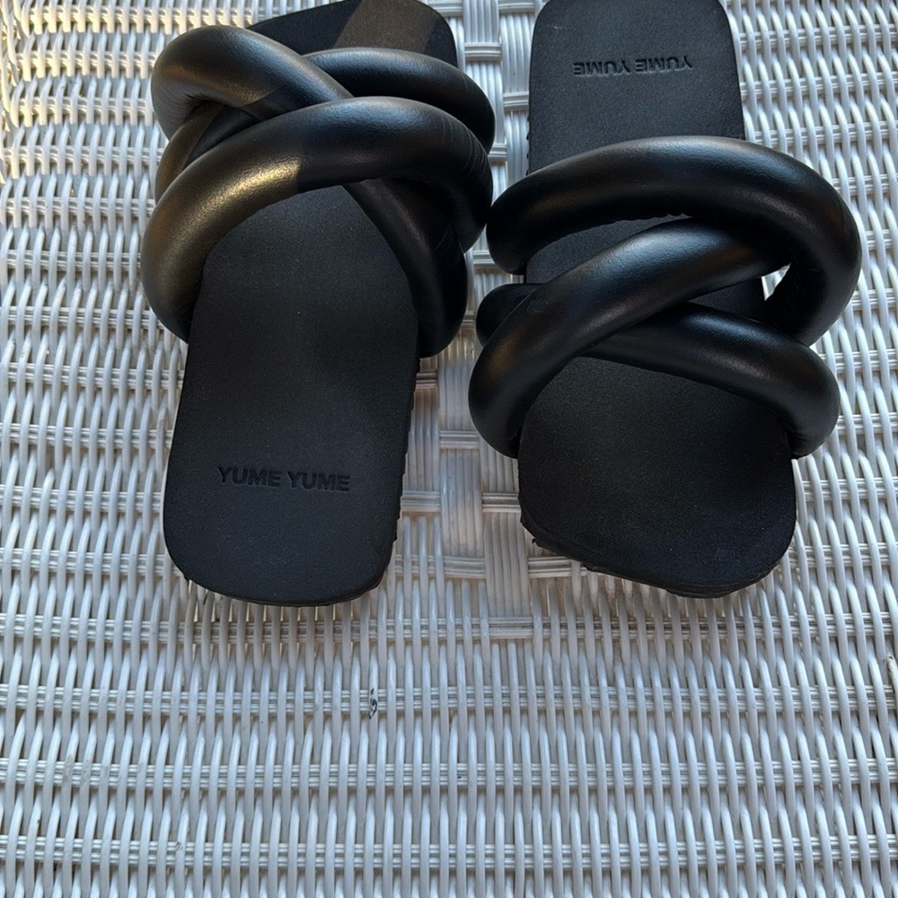 Stylish Black Twisted Slide Sandals - Picture 3 of 7
